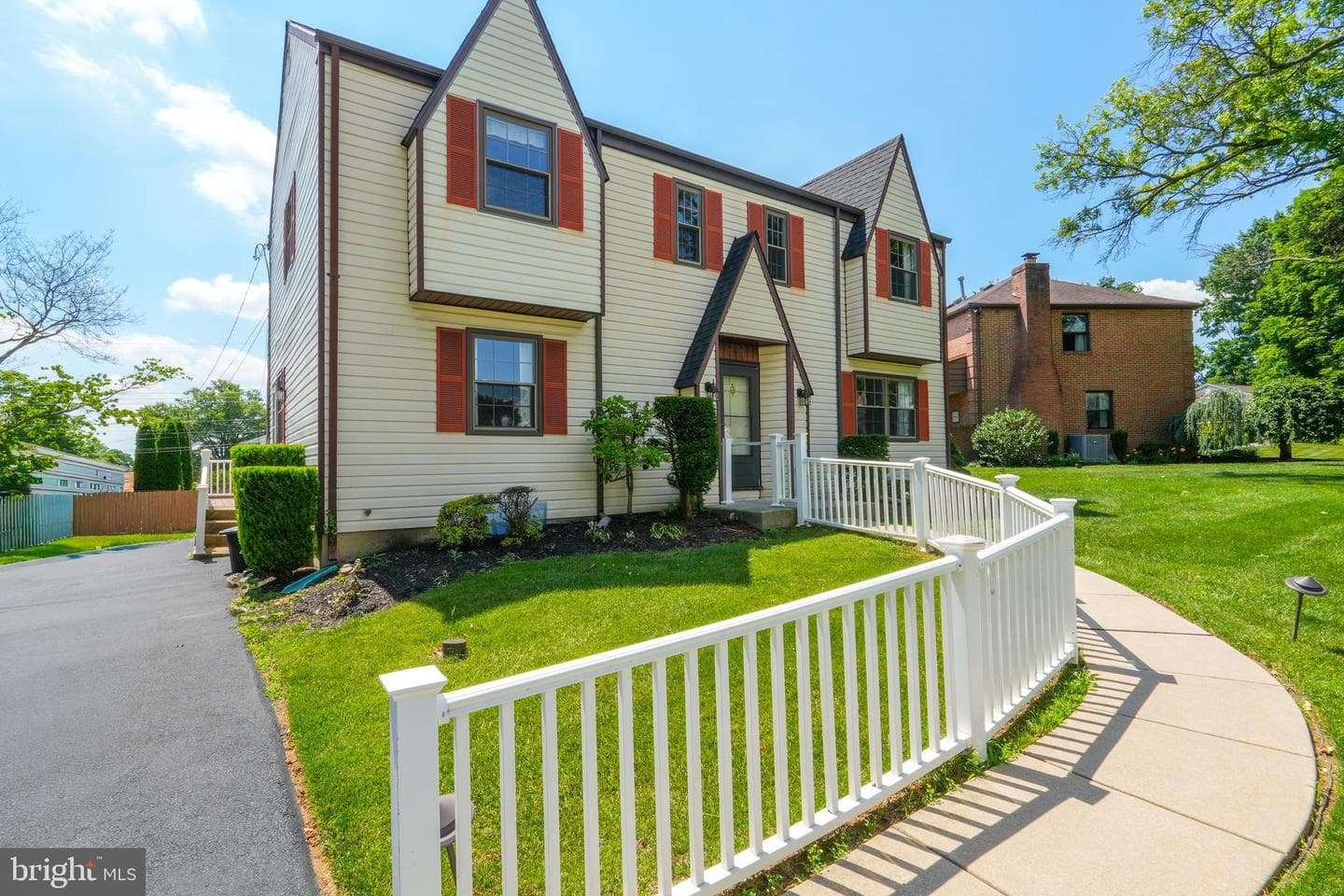105 Grandview Road photo 3