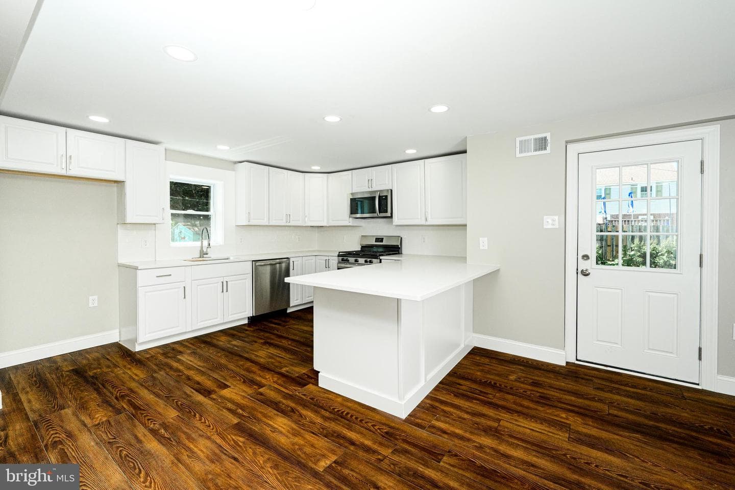431 Holmes Road photo 9
