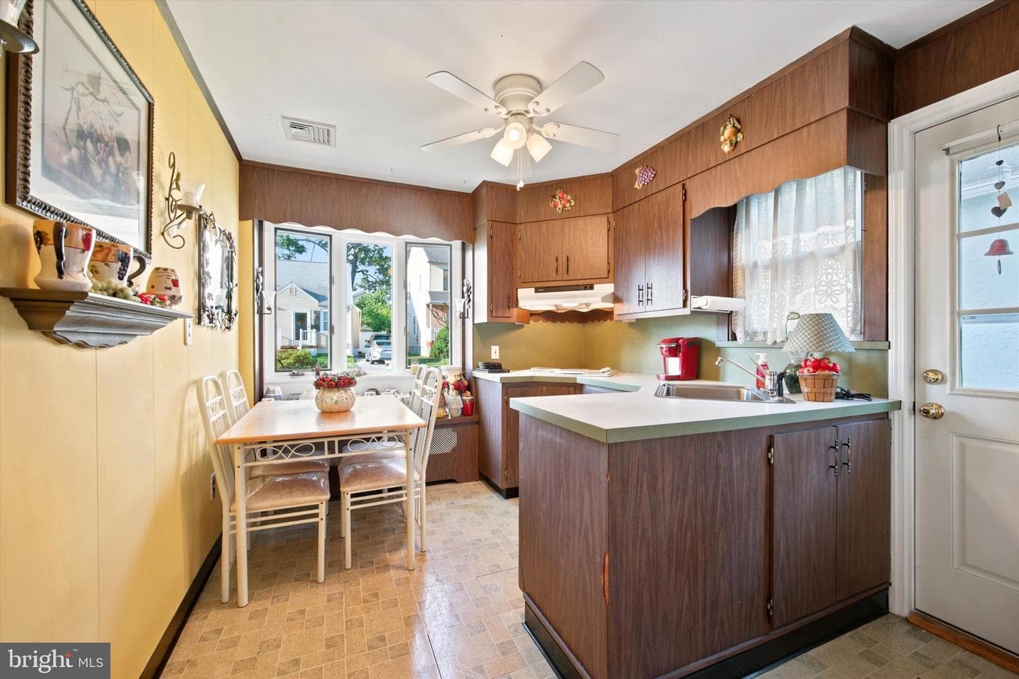 210 Walnut Road photo 9