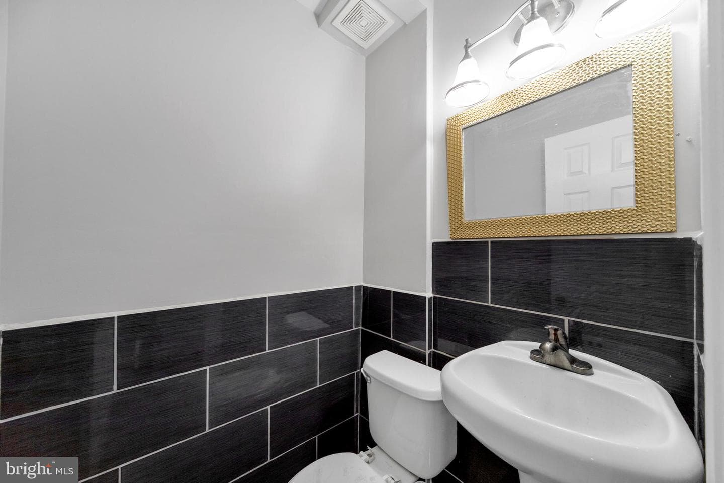 552 Larchwood Avenue photo 8