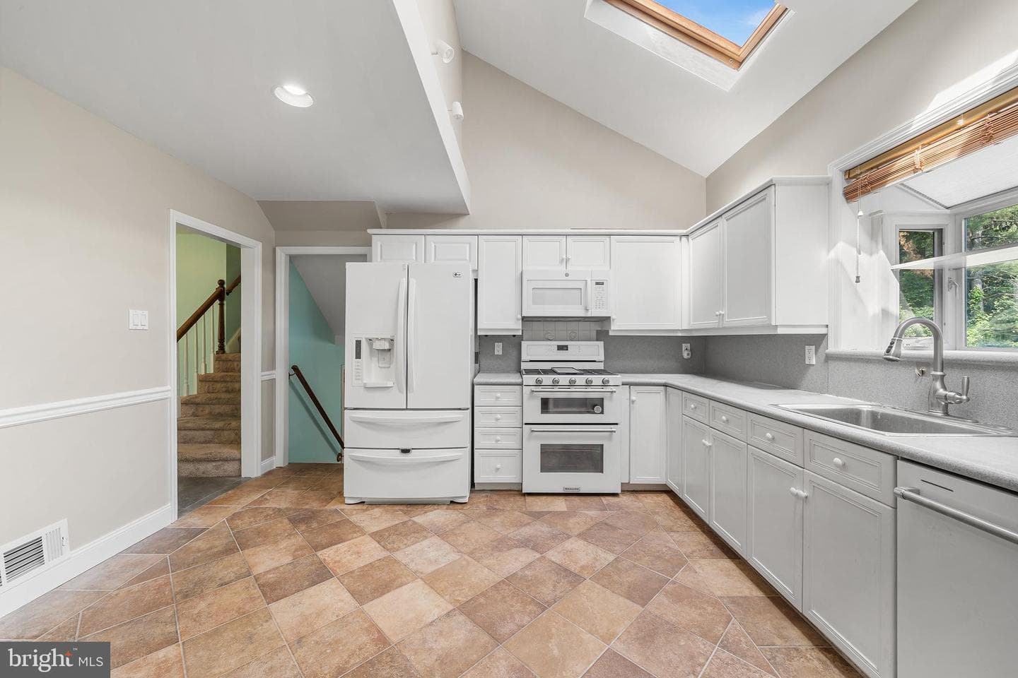 14 College Avenue photo 15