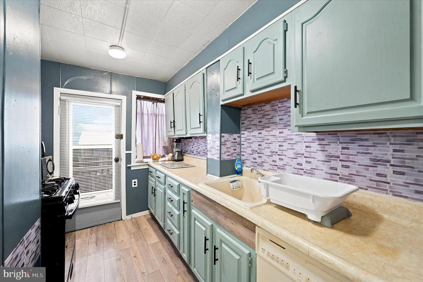 510 Millbank Road photo 10
