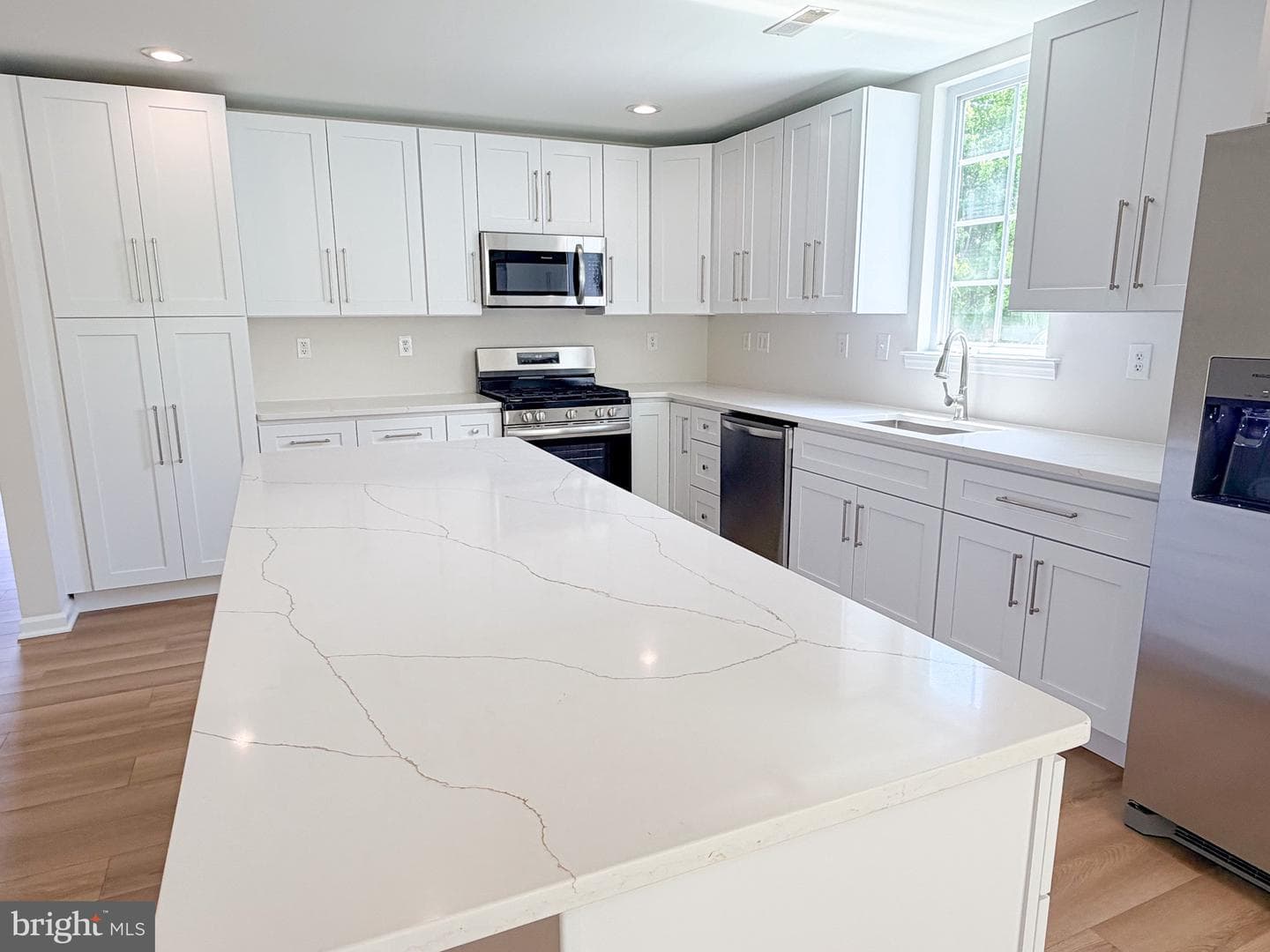 1663 Village Avenue photo 24