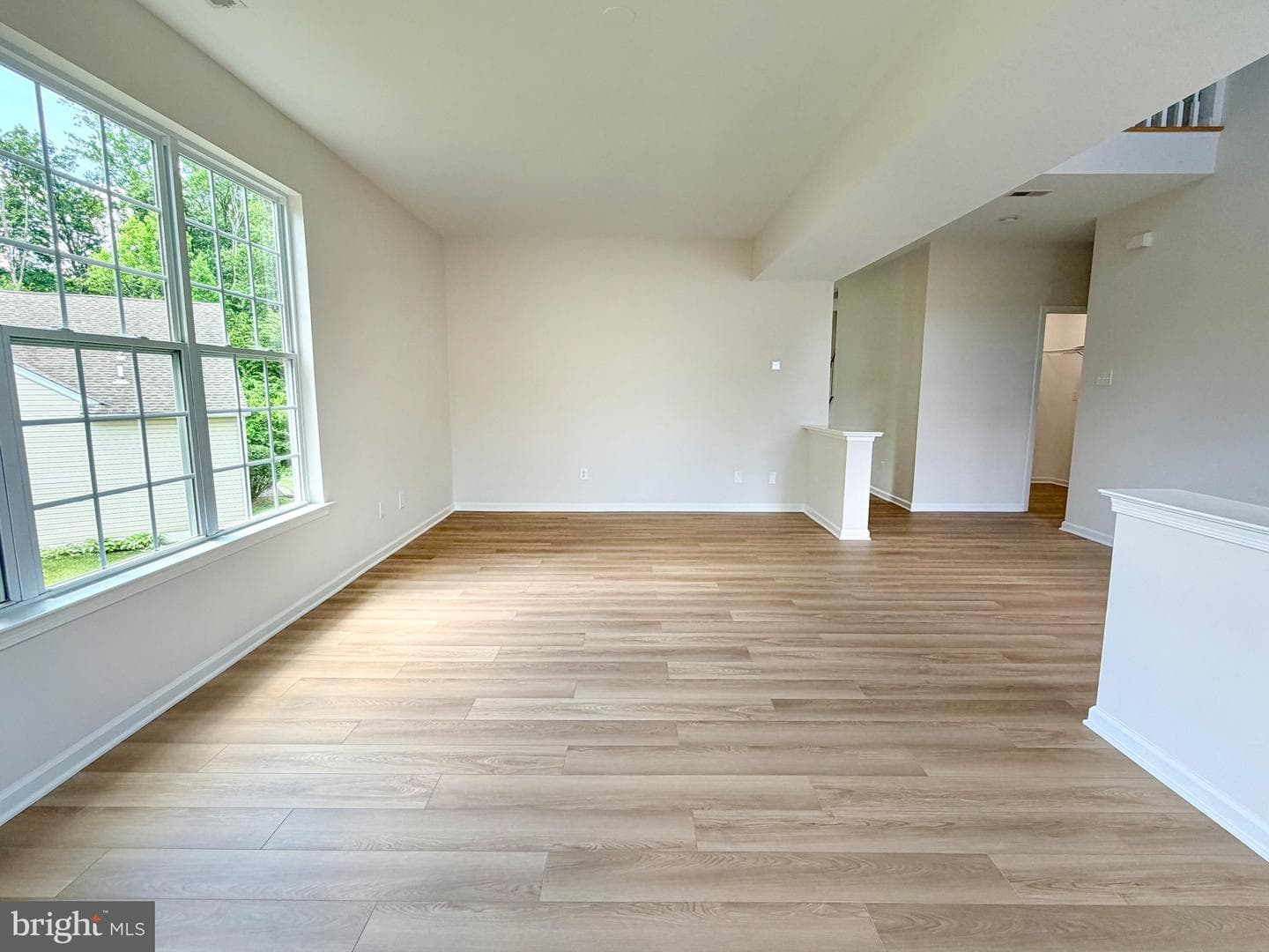1663 Village Avenue photo 8