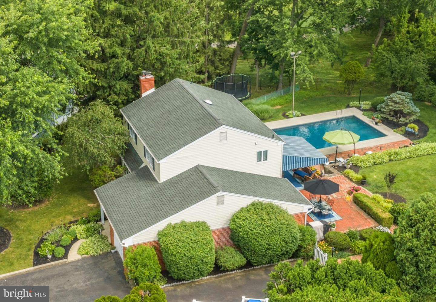 217 Hemlock Ln, Springfield