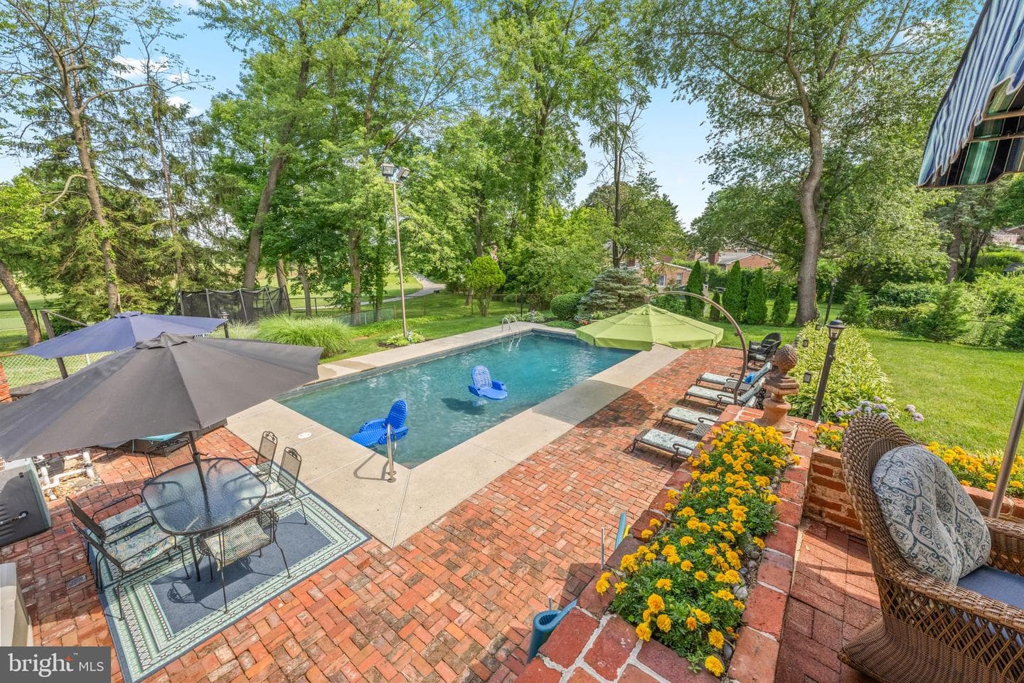 217 Hemlock Ln, Springfield