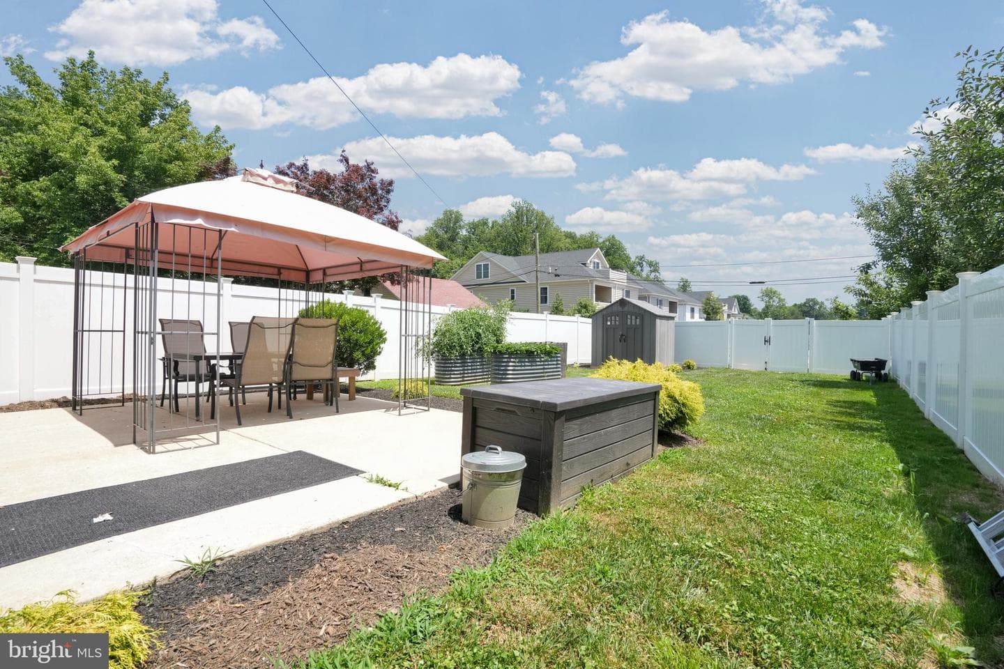 609 Vernon Street photo 29