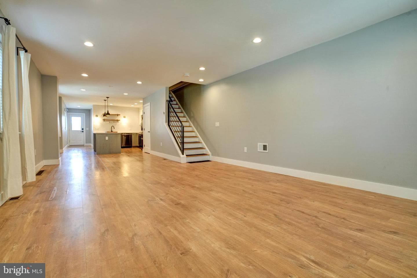 609 Vernon Street photo 3