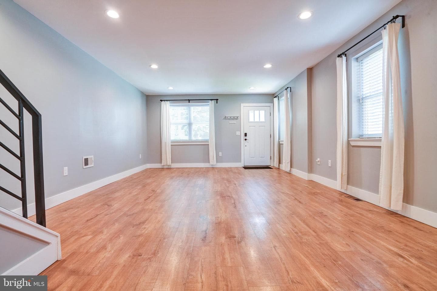 609 Vernon Street photo 4