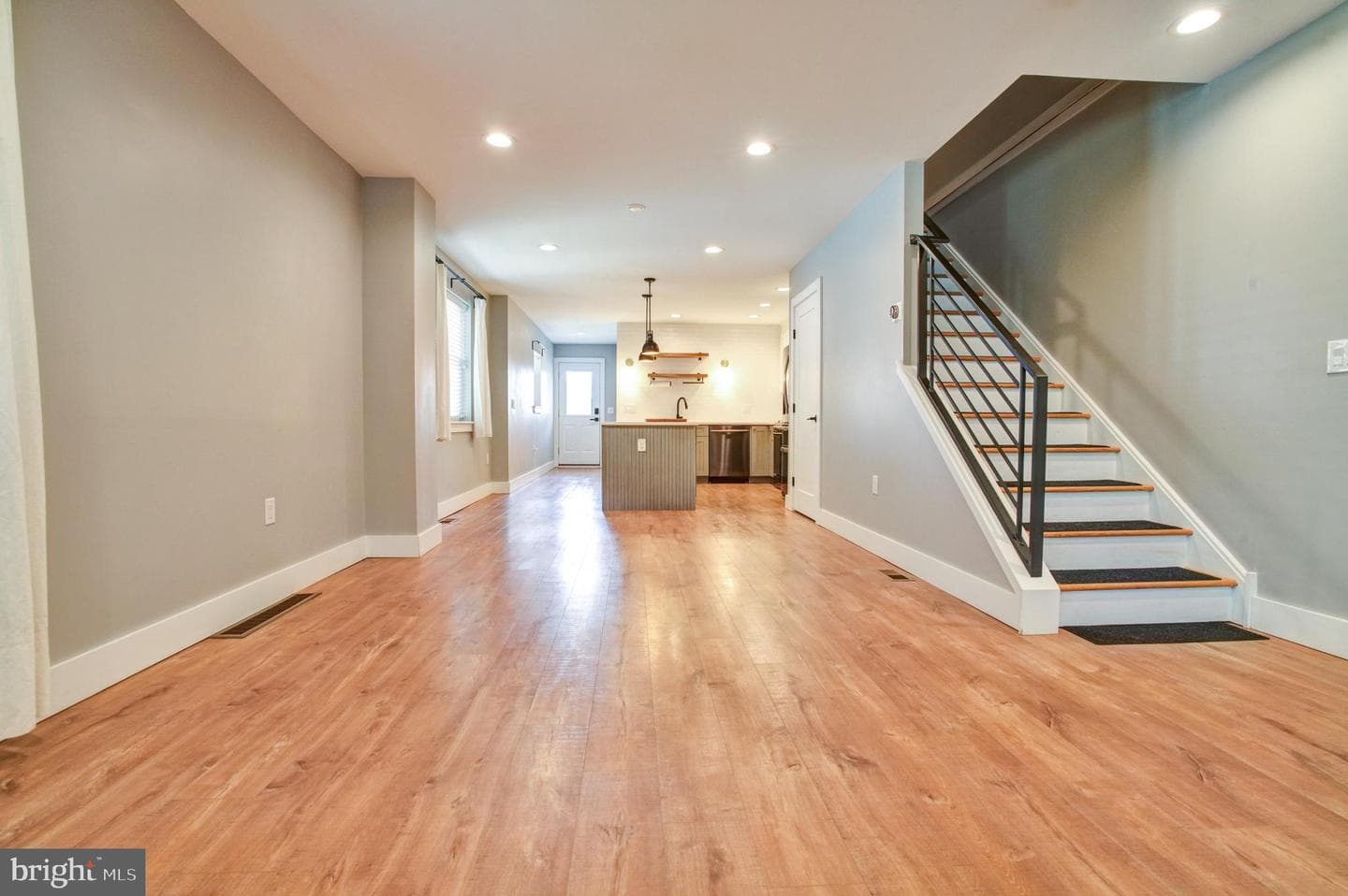 609 Vernon Street photo 5