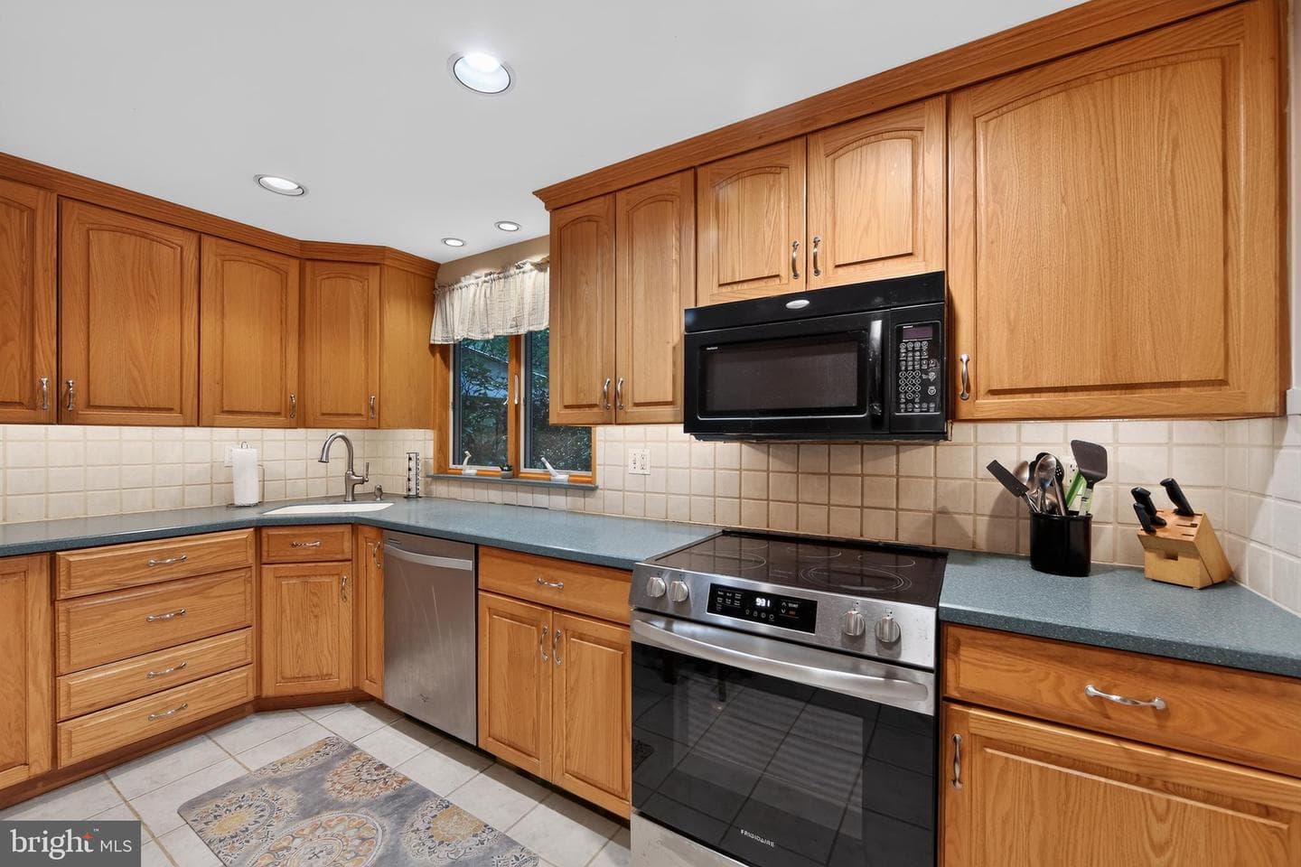 37 N Longpoint Lane photo 9