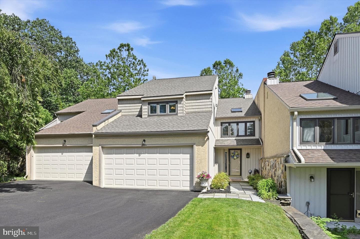 12 Kincaid Court, Media