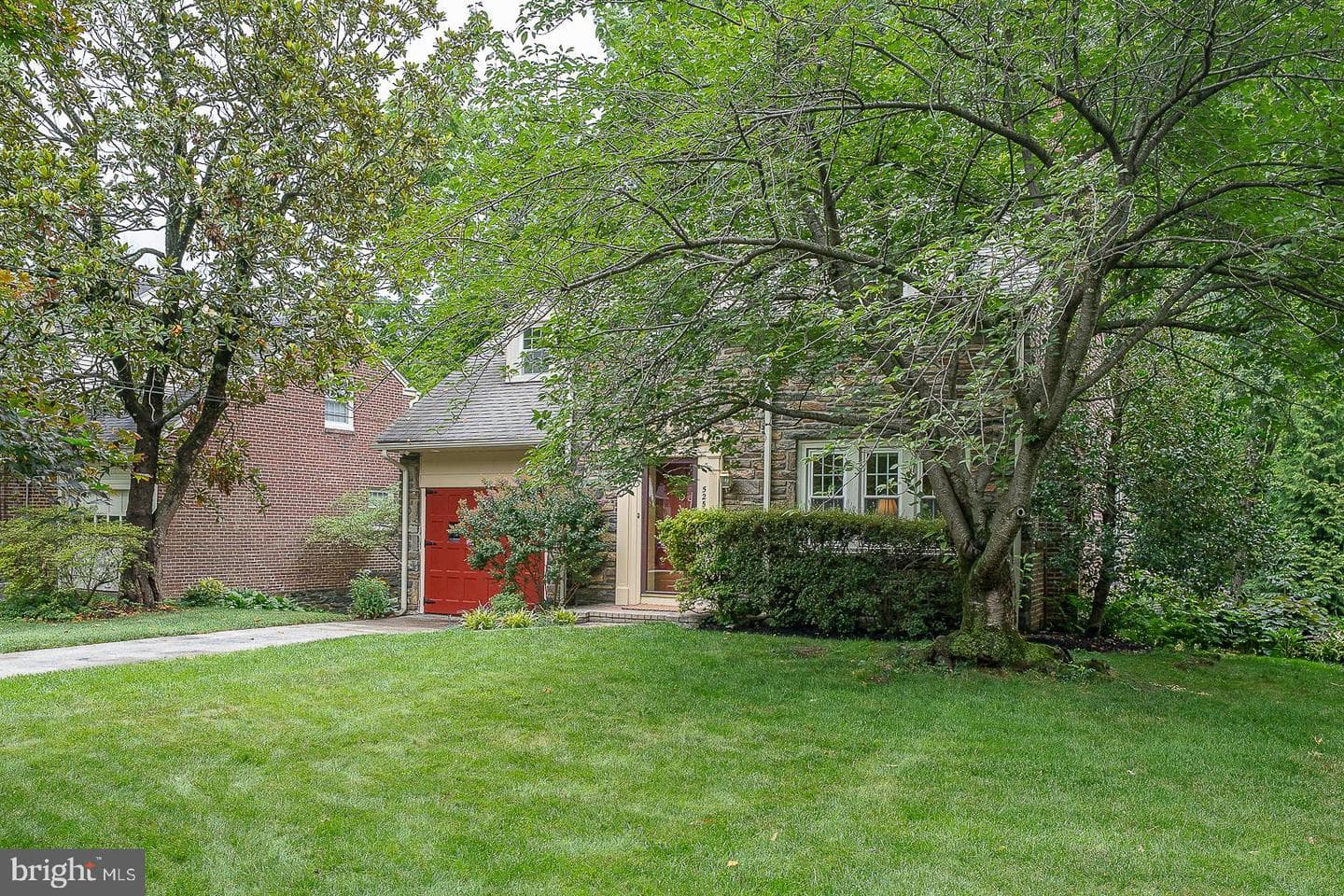 525 W Beechtree Lane, Wayne