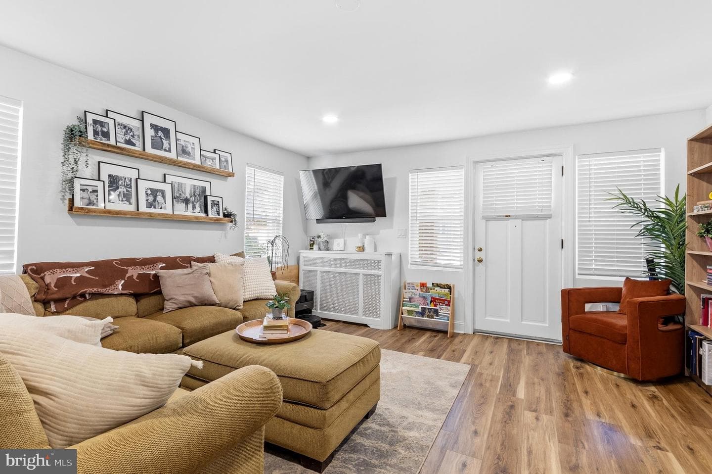 862 Martin Avenue photo 6