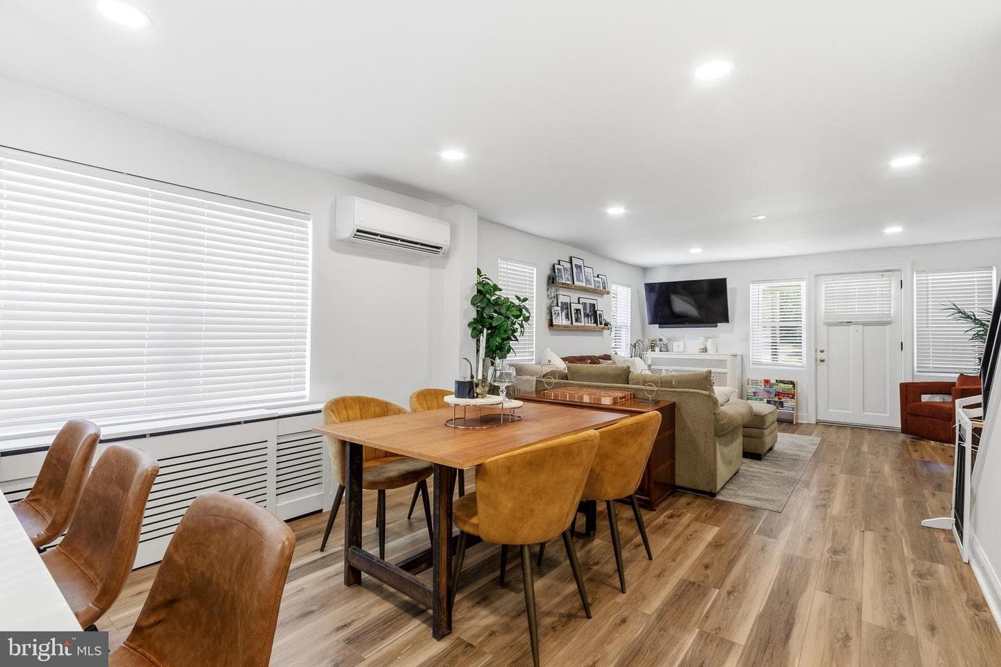862 Martin Avenue photo 8