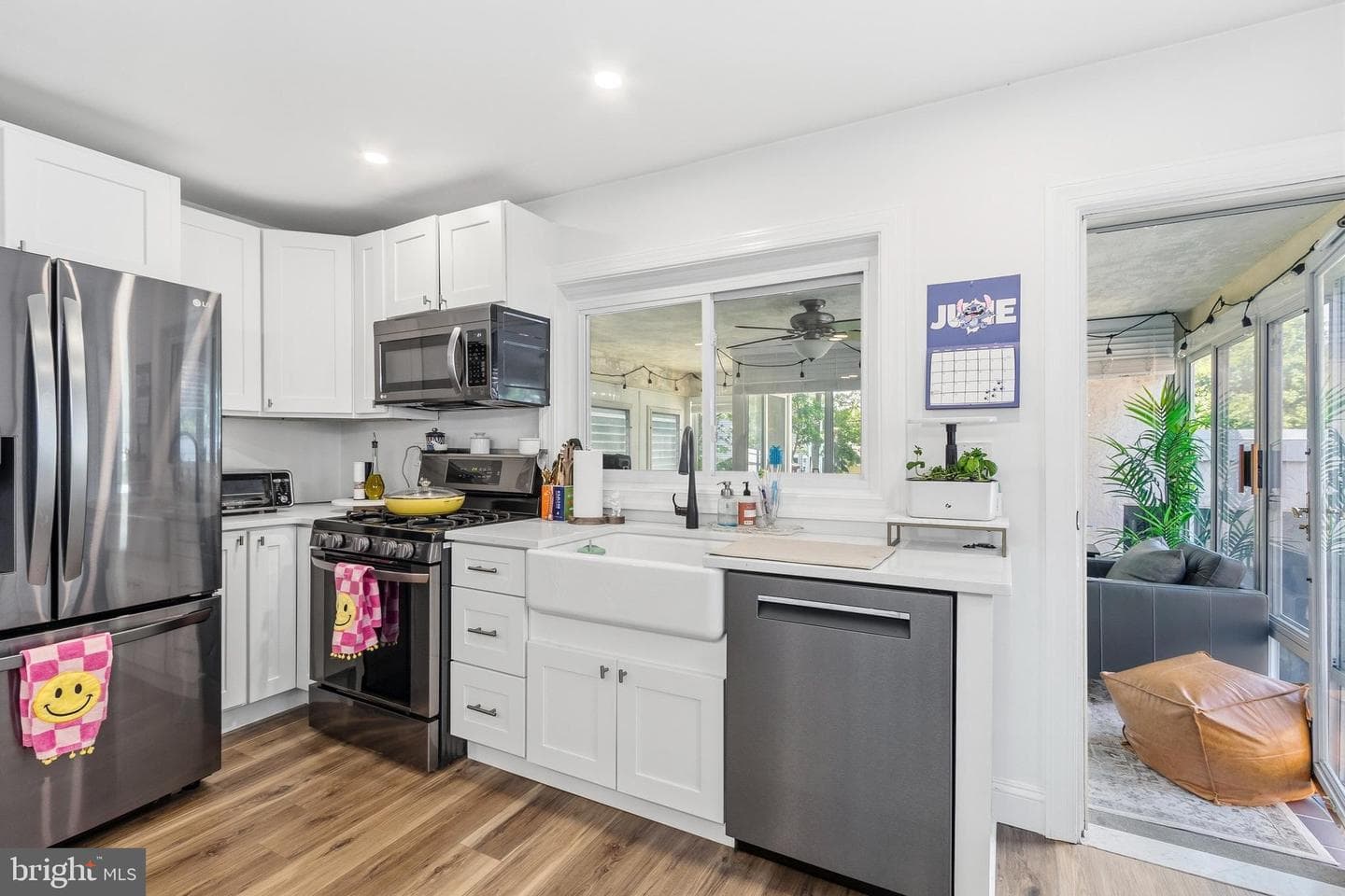 862 Martin Avenue photo 9