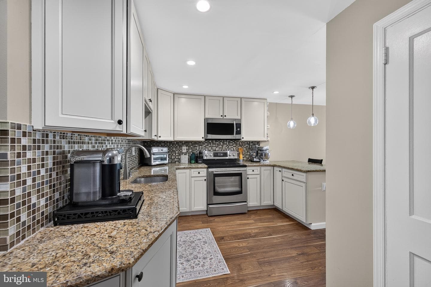 560 Holmes Road photo 20