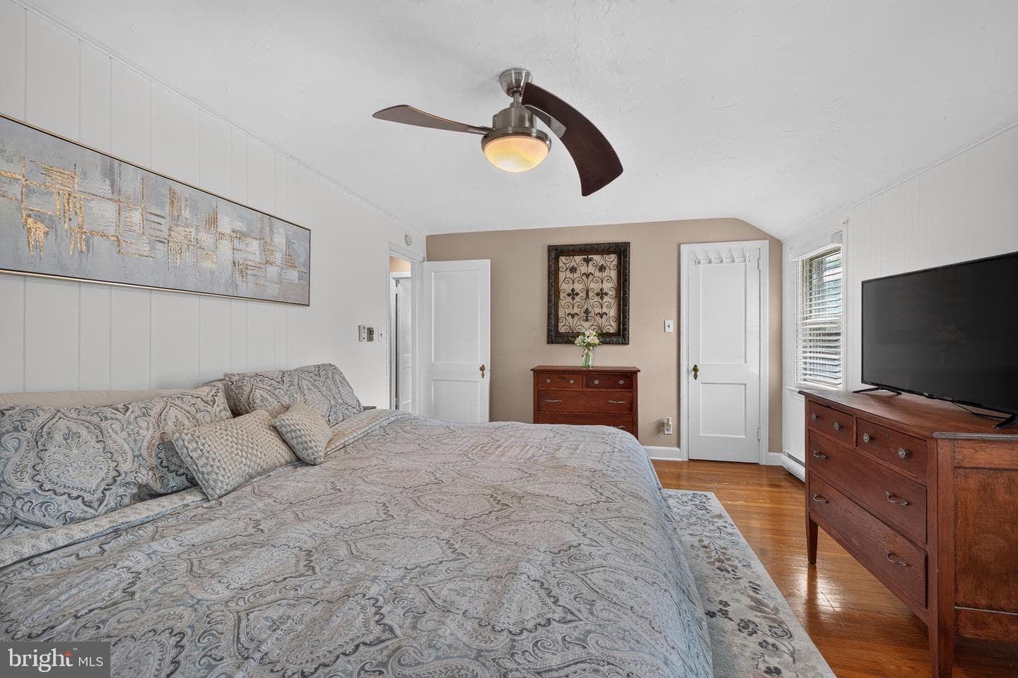560 Holmes Road photo 28