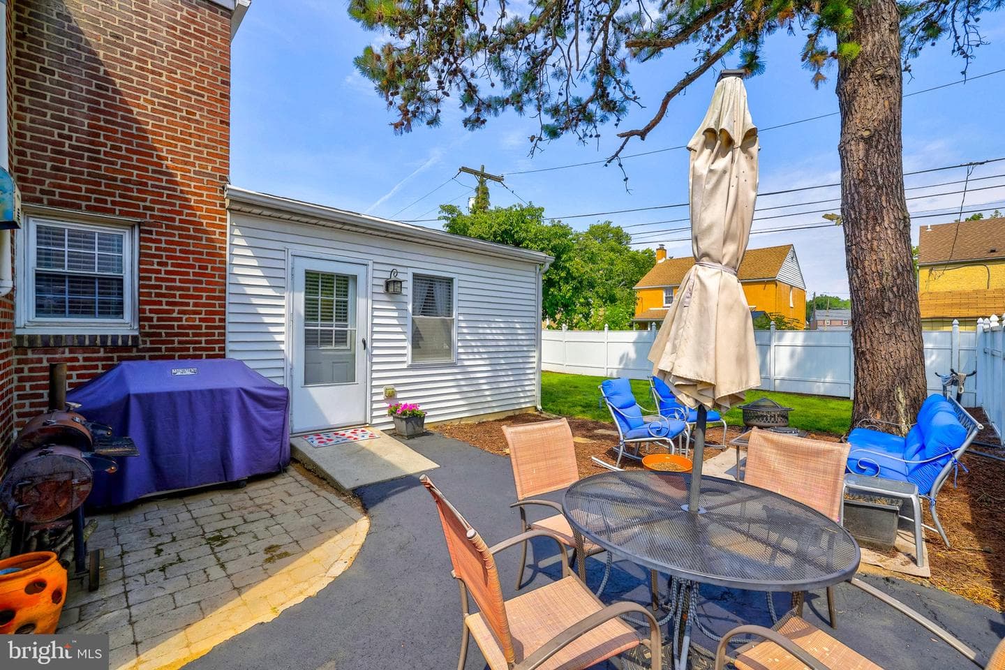 560 Holmes Road photo 37