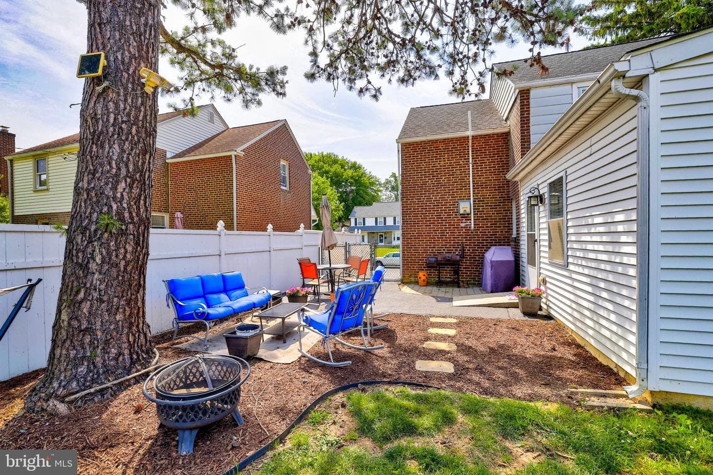 560 Holmes Road photo 39