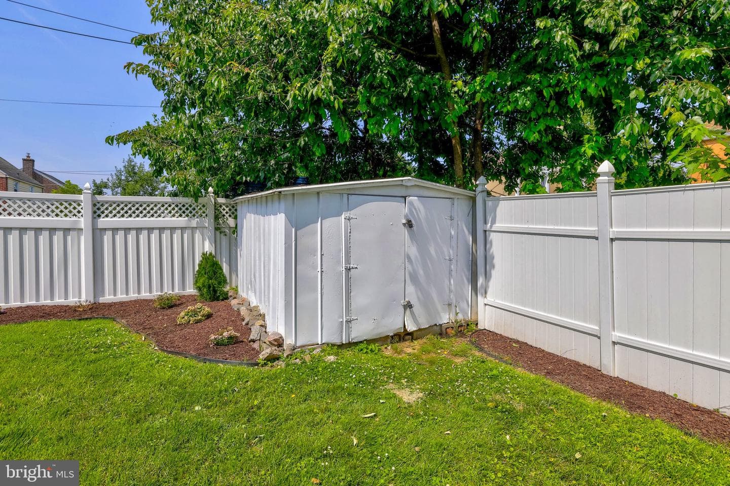 560 Holmes Road photo 41