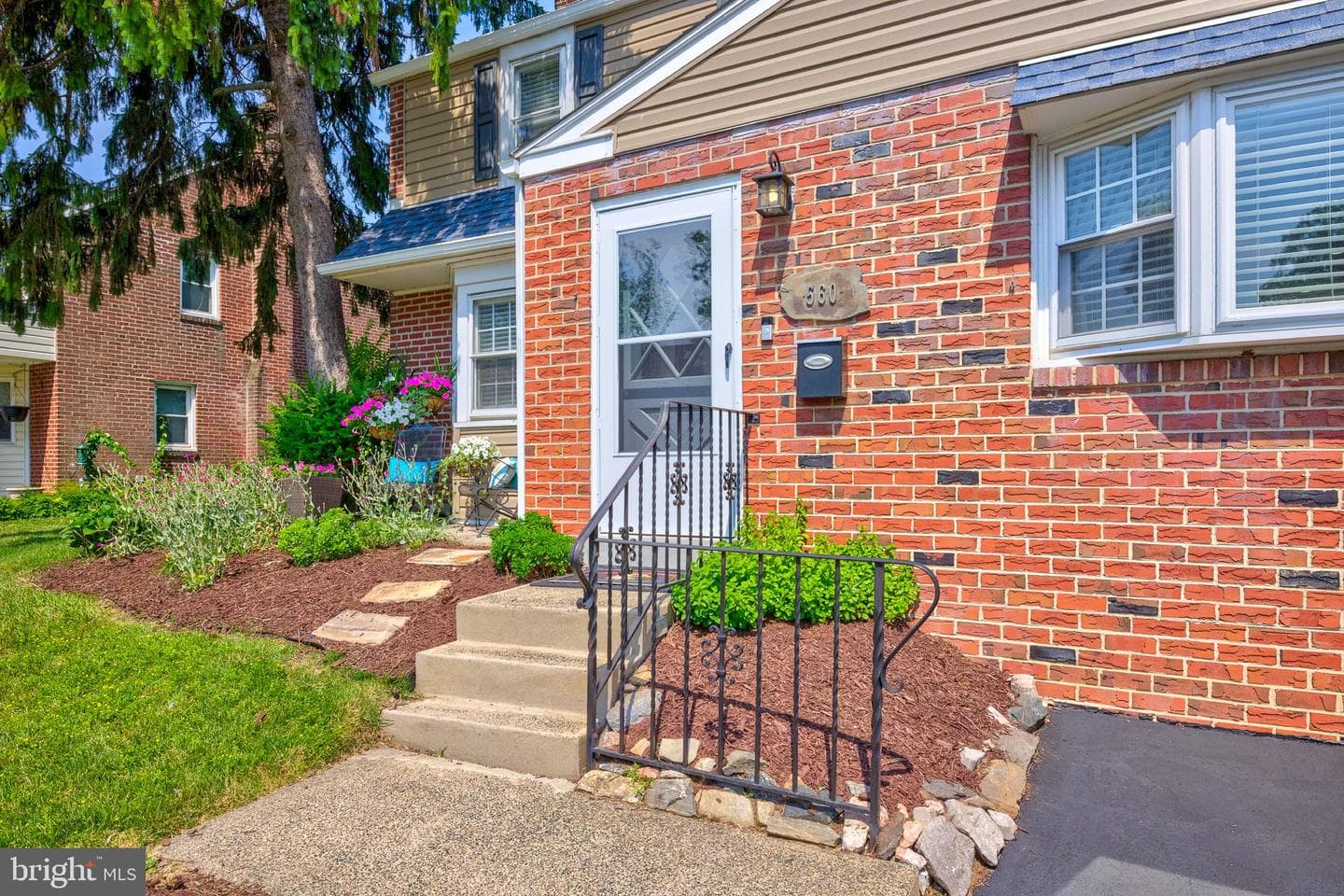 560 Holmes Road photo 6