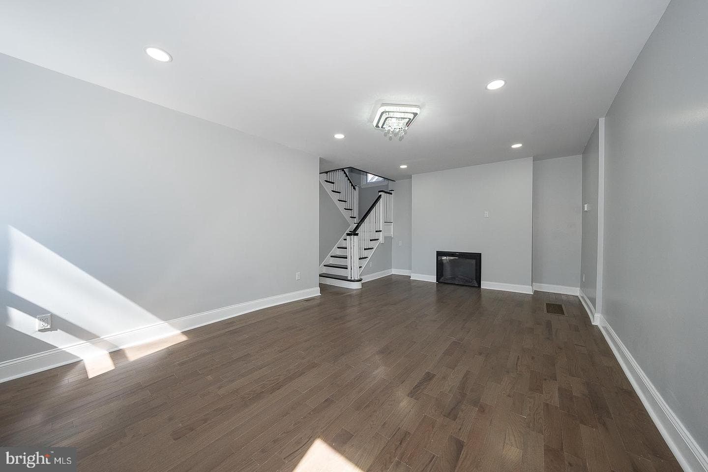 100 Englewood Road photo 13