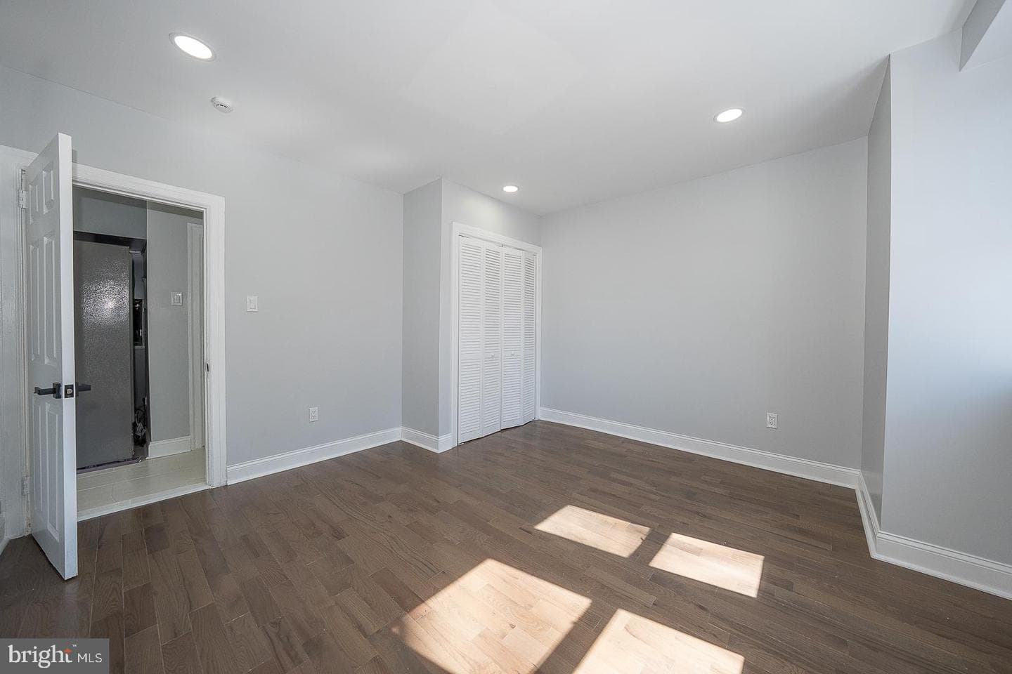 100 Englewood Road photo 20