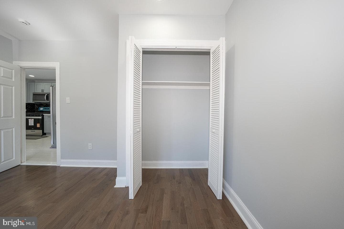 100 Englewood Road photo 21