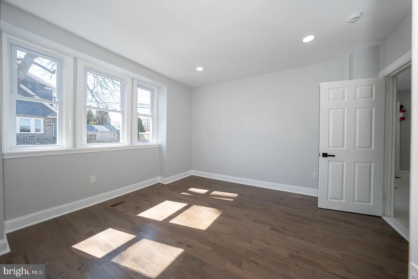 100 Englewood Road photo 22