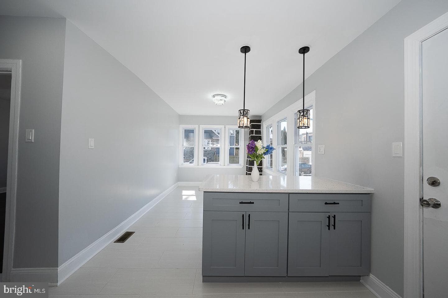100 Englewood Road photo 23