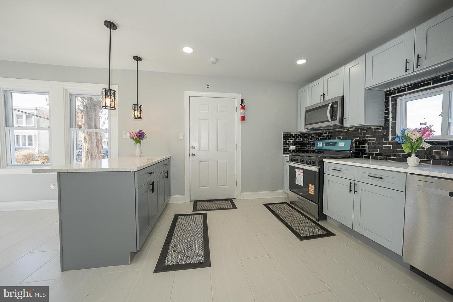 100 Englewood Road photo 31