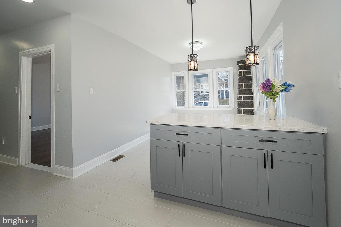 100 Englewood Road photo 33