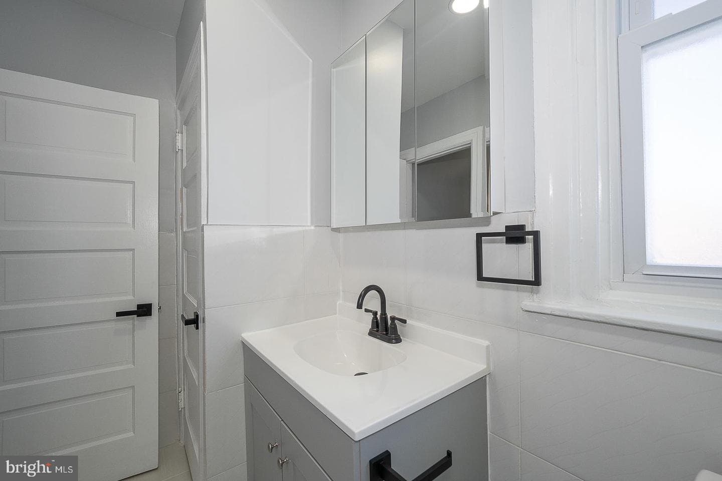 100 Englewood Road photo 38