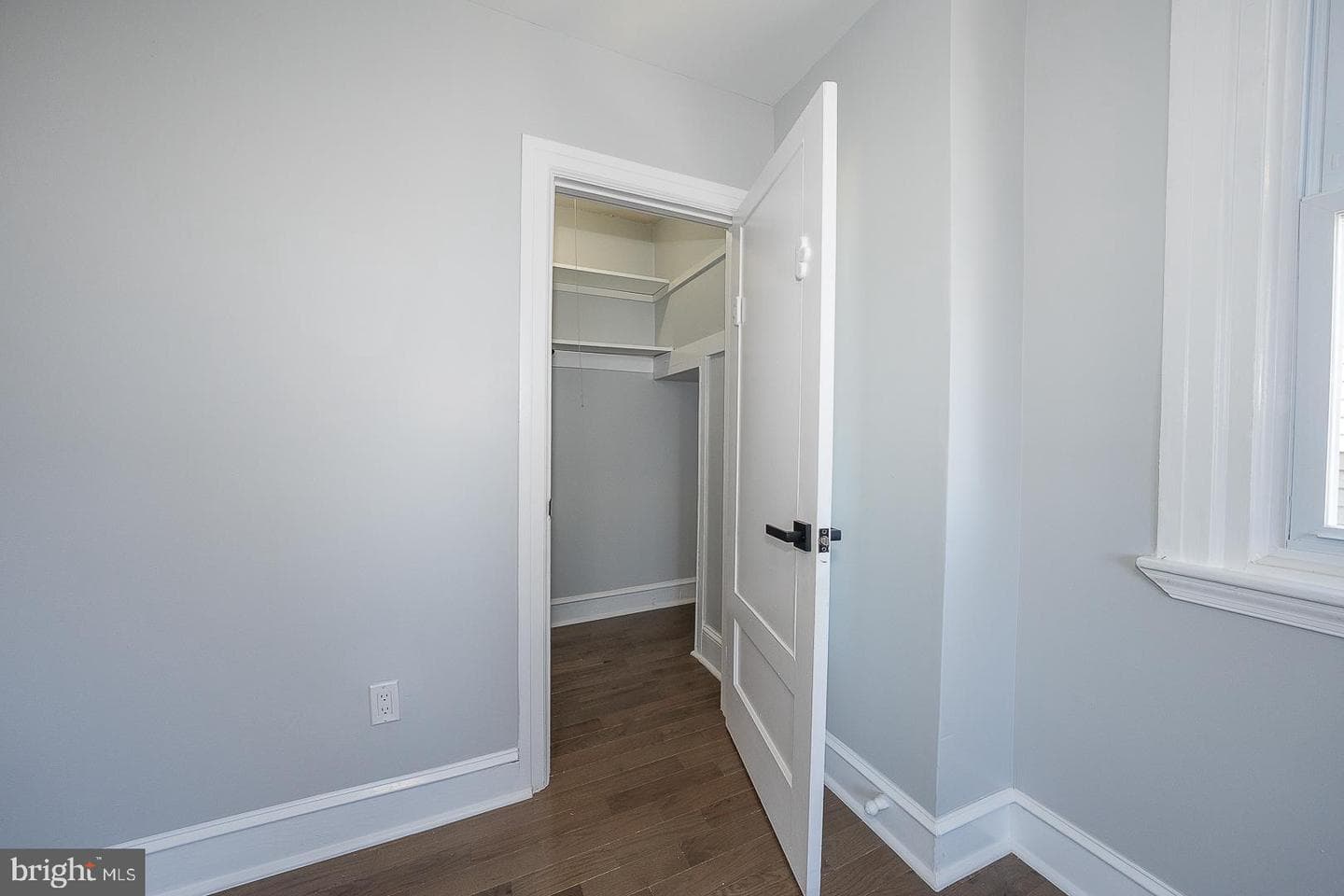 100 Englewood Road photo 47