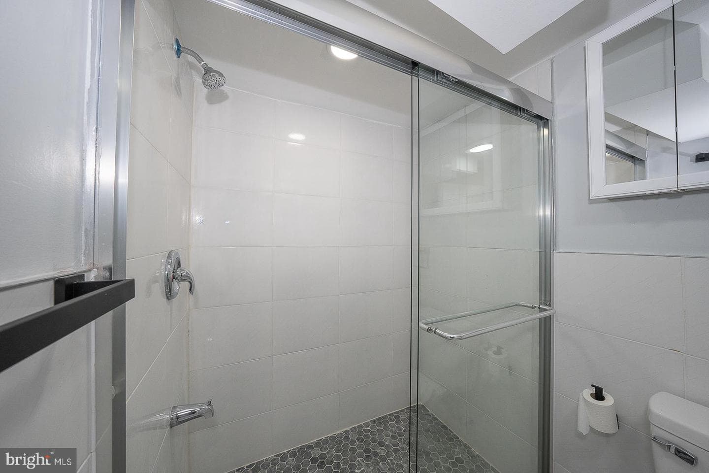 100 Englewood Road photo 69