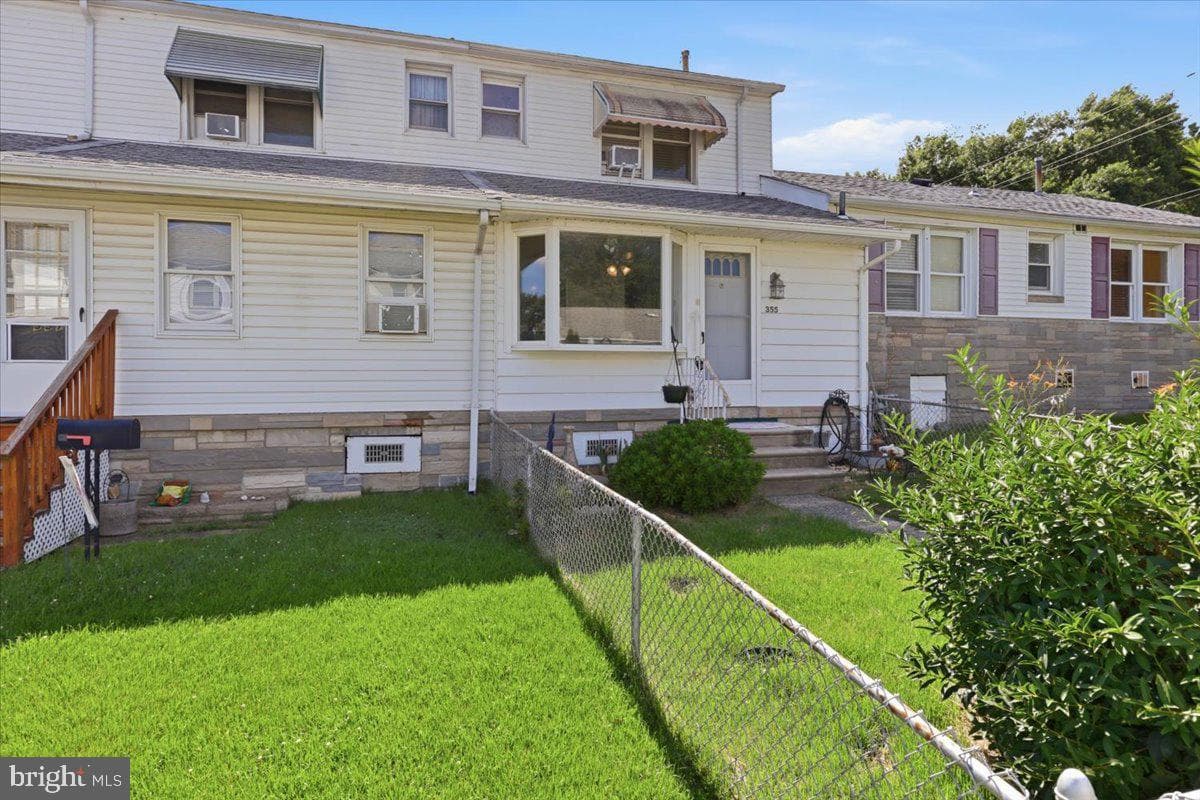 355 Hibbs Ave photo 3