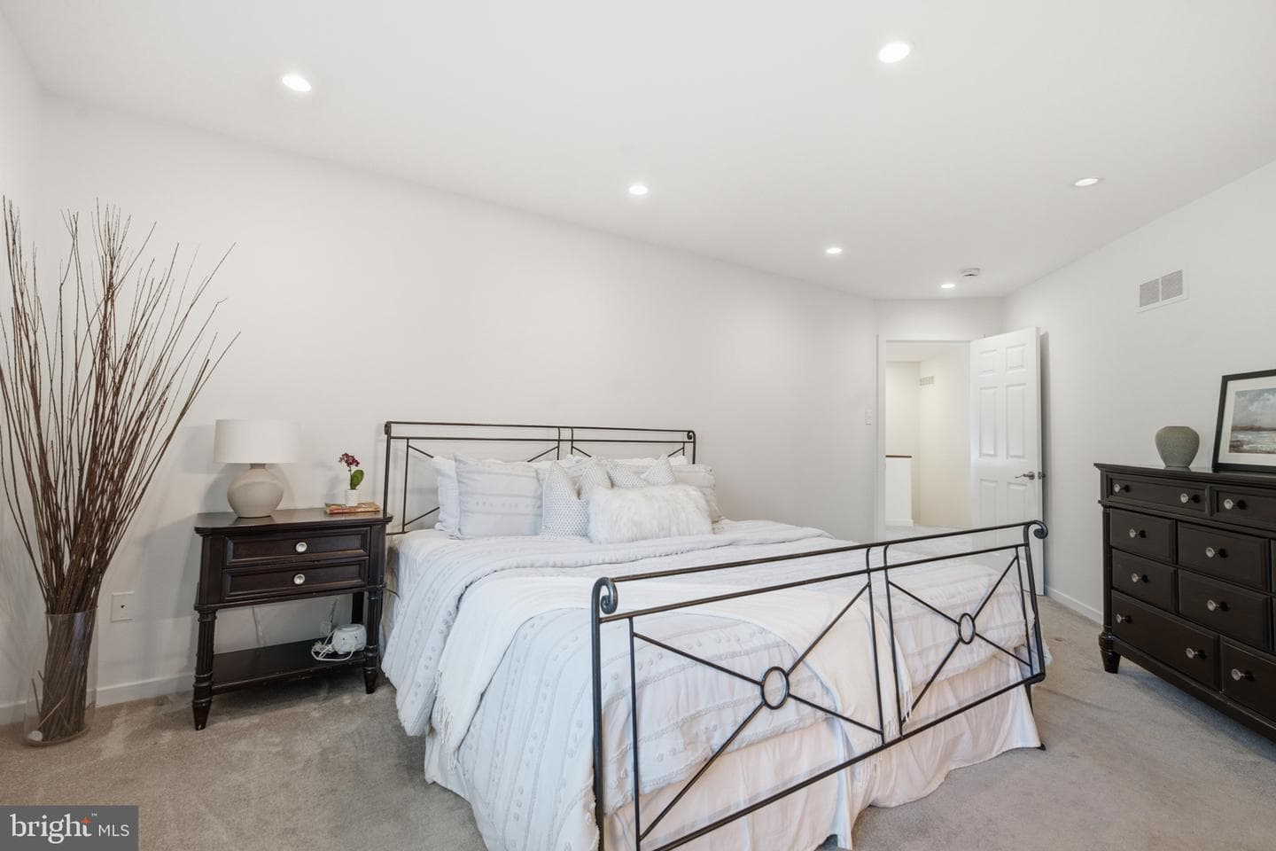 138 Montrose Avenue #26 photo 21