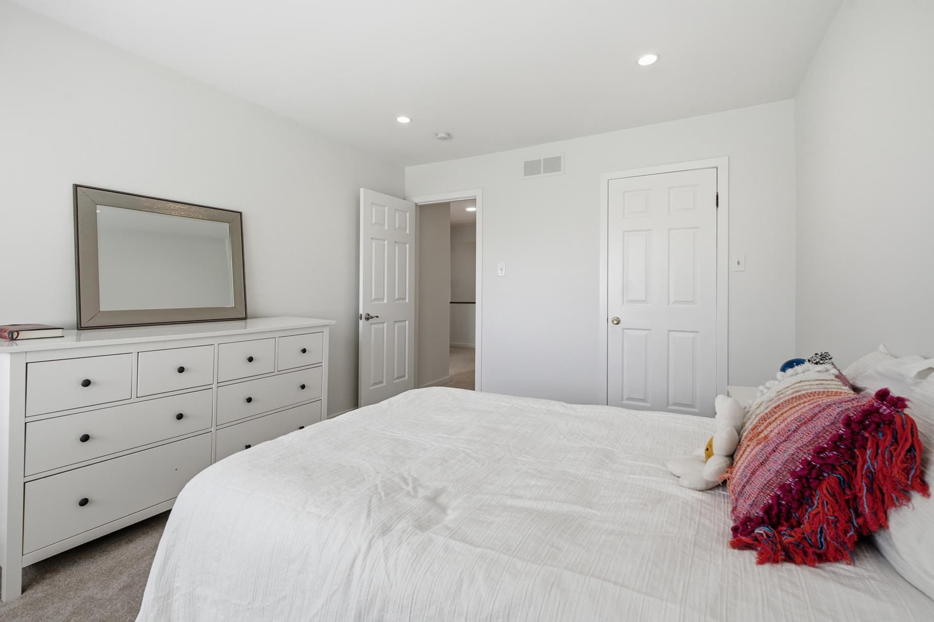 138 Montrose Avenue #26 photo 27