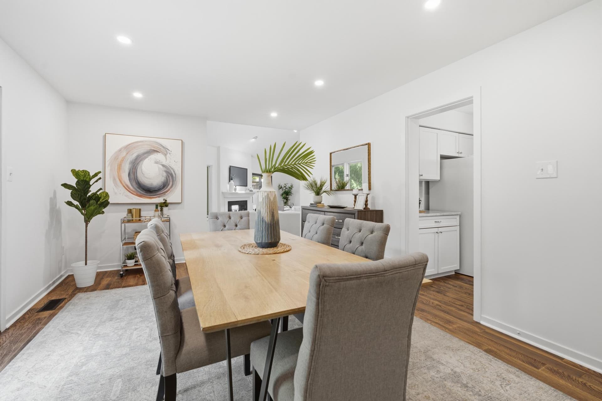 138 Montrose Avenue #26 photo 9