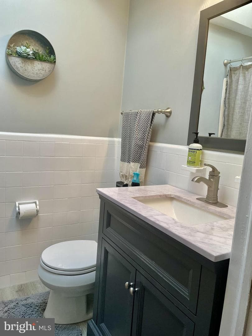 263 W Wyncliffe Avenue photo 13