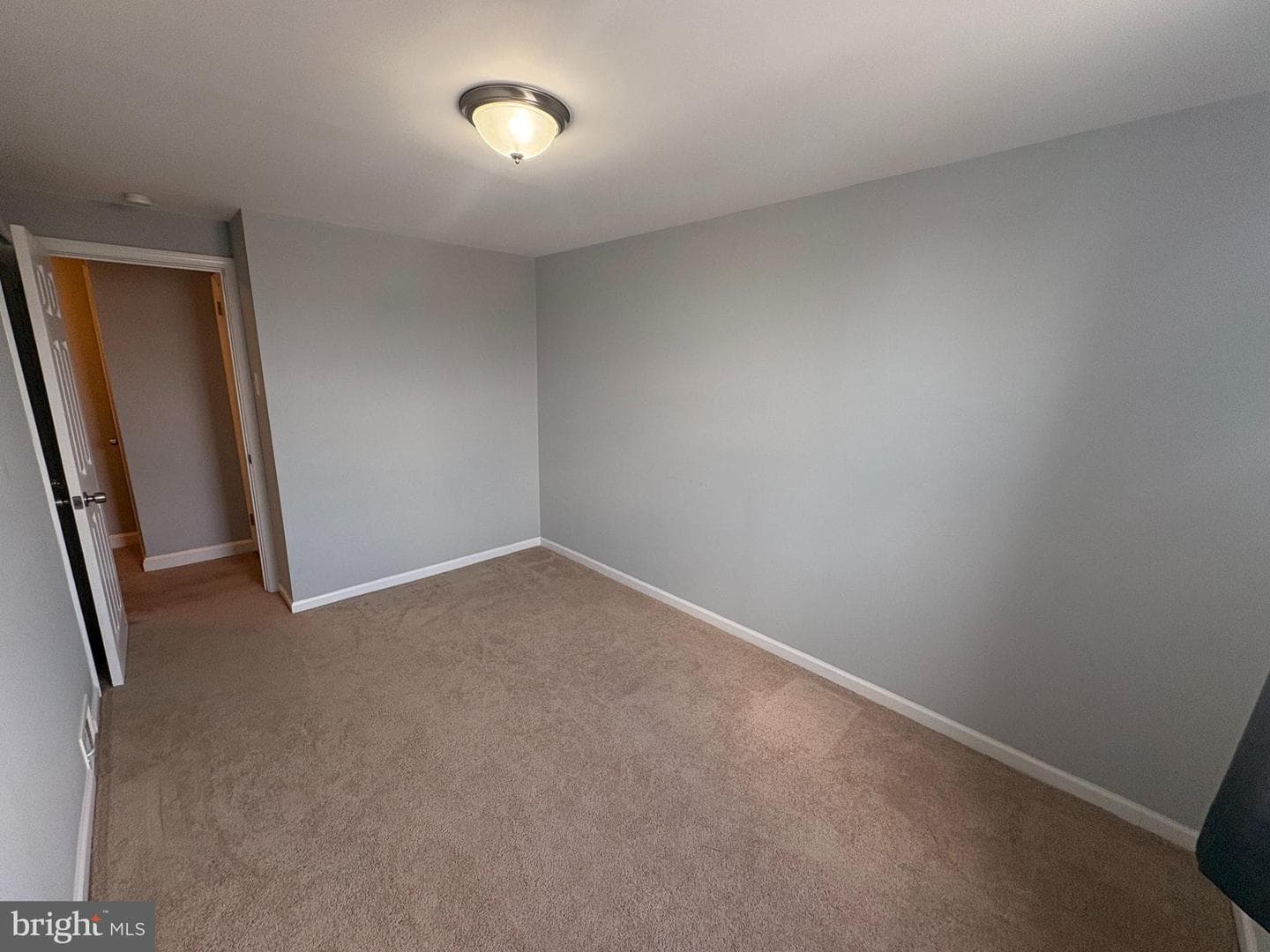 263 W Wyncliffe Avenue photo 17