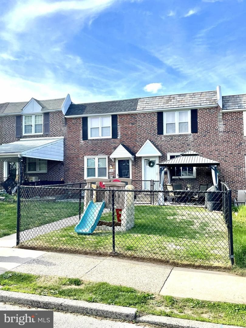 263 W Wyncliffe Avenue photo 2