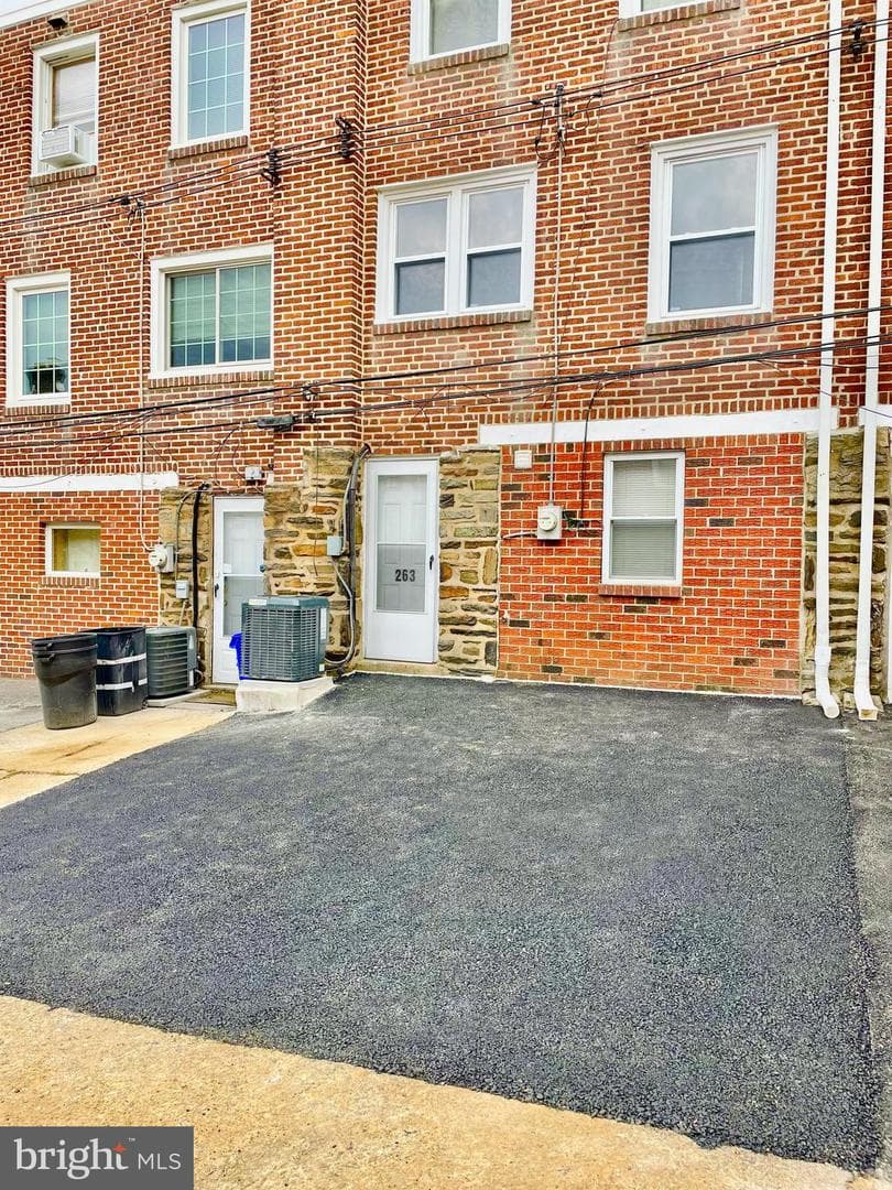 263 W Wyncliffe Avenue photo 22