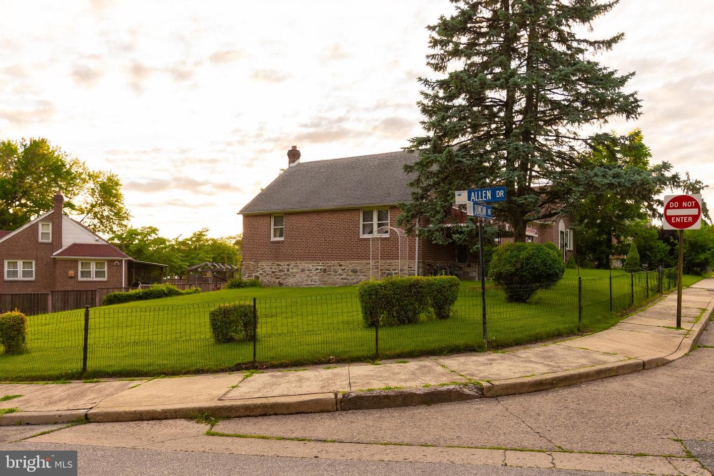 1136 Duncan Avenue photo 5