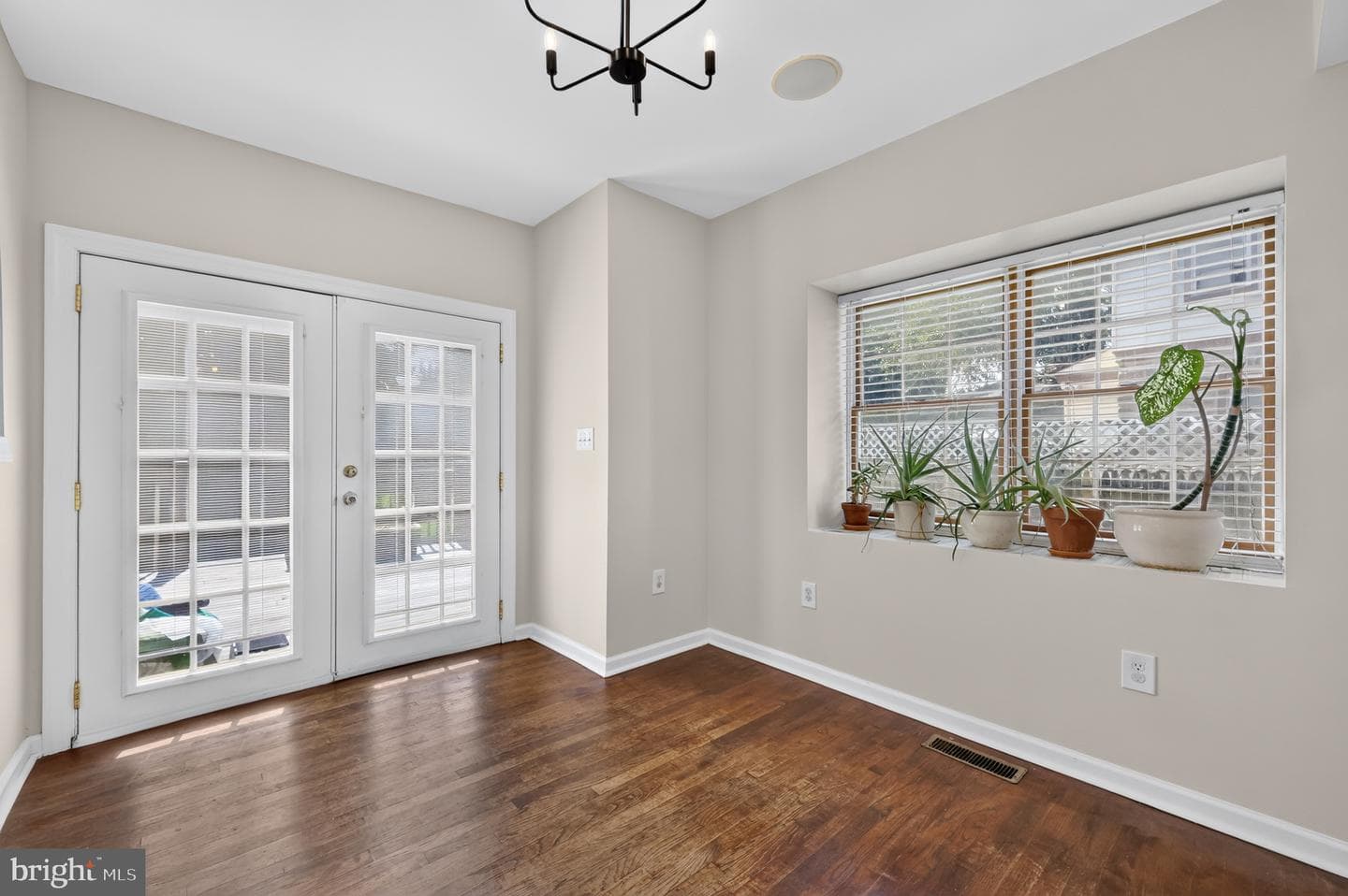9 E Elbon Road photo 15