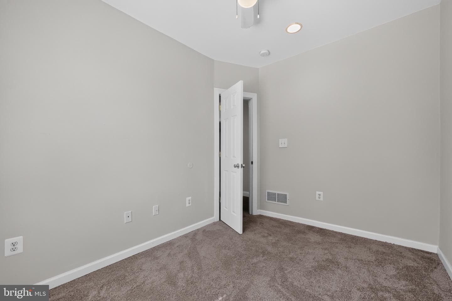 9 E Elbon Road photo 22