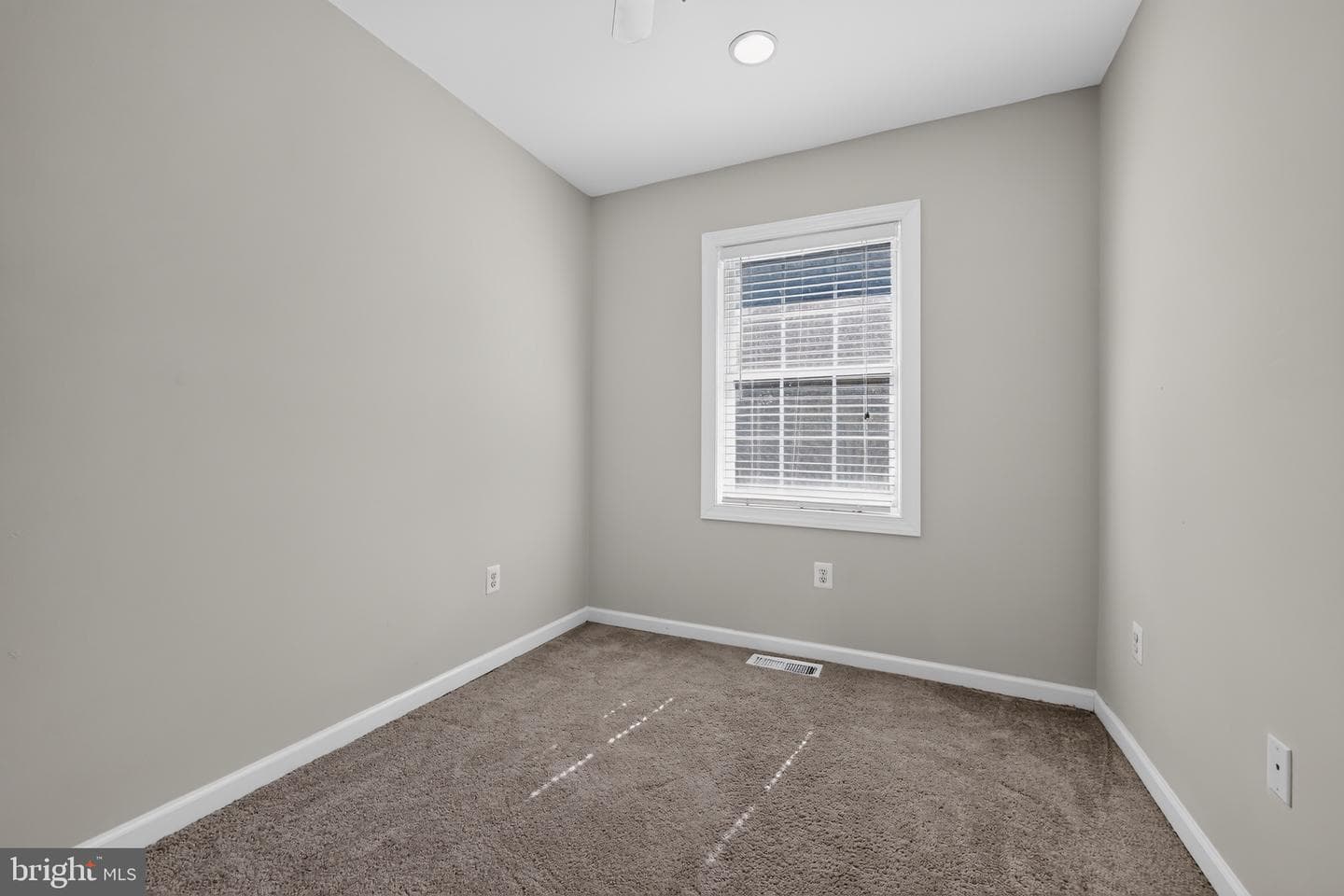 9 E Elbon Road photo 23