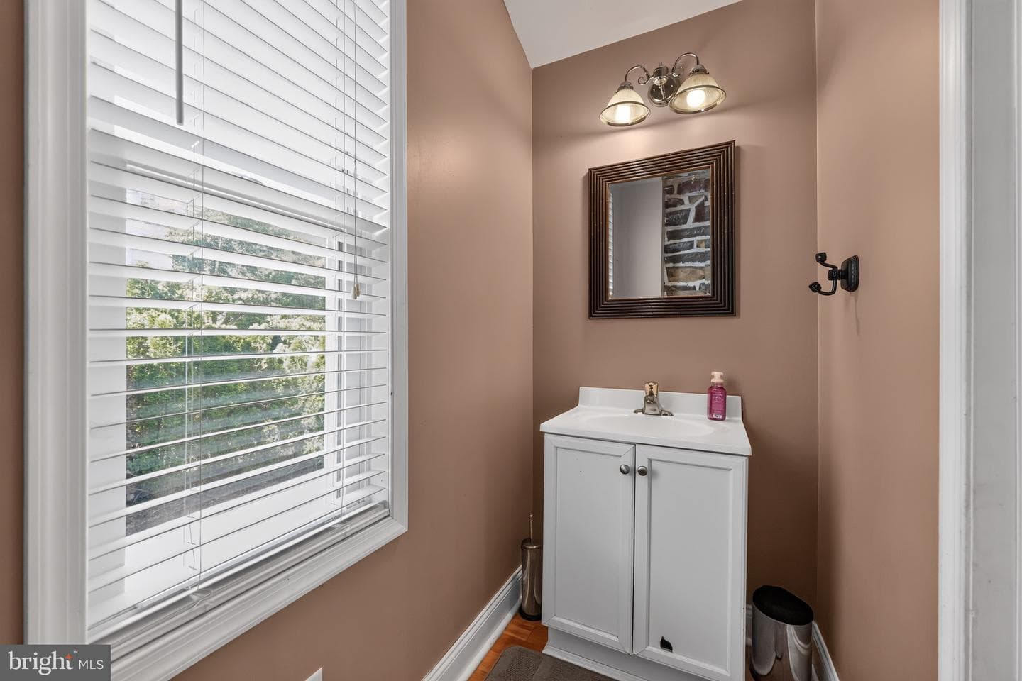 9 E Elbon Road photo 8