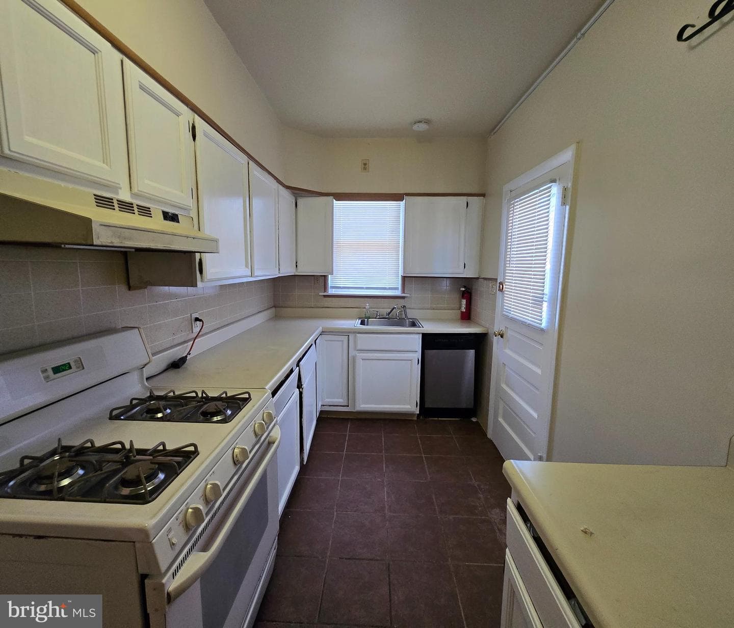 534 Rose Street photo 10